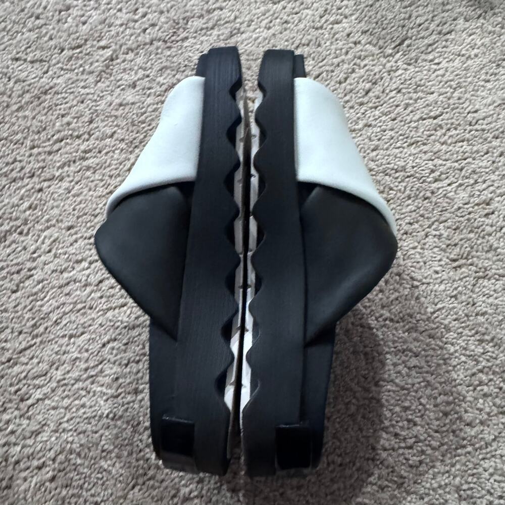 Sorel VIIBE Crisscross Slide Sandals Black Sea Salt White Women's Size 6 Easy On - Picture 5 of 10